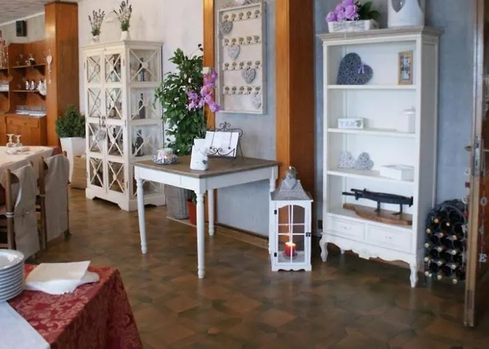 Provinciale 79 Gasthof Magreglio