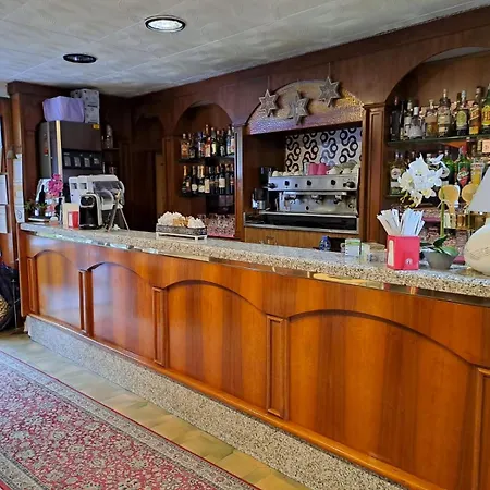 Provinciale 79 宾馆 Magreglio